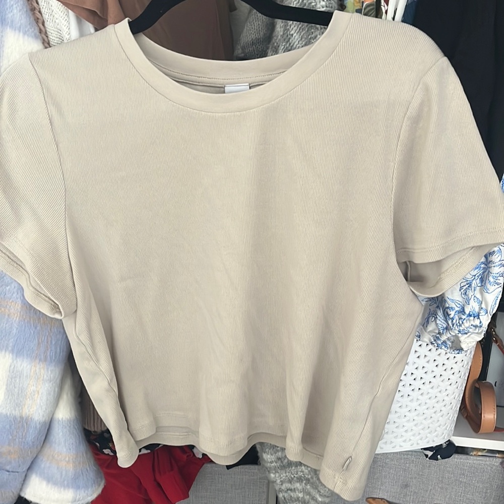 Aritzia TNA cropped crewneck tee